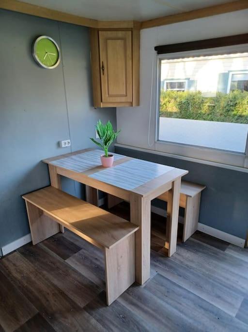 Chalet 14 Met Airco Familiecamping De Tien Heugten Schoonloo Drenthe Eksteriør bilde