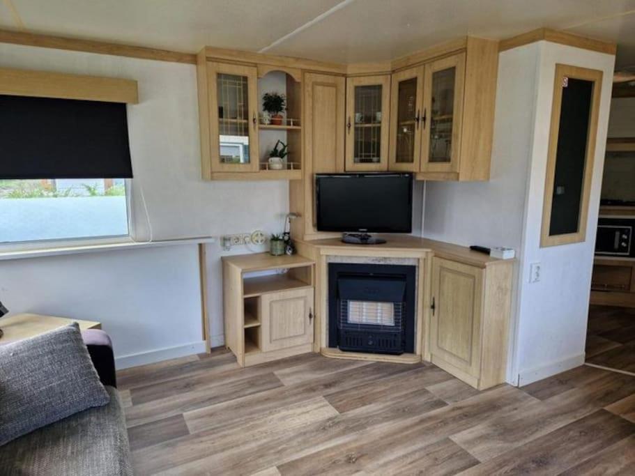 Chalet 14 Met Airco Familiecamping De Tien Heugten Schoonloo Drenthe Eksteriør bilde