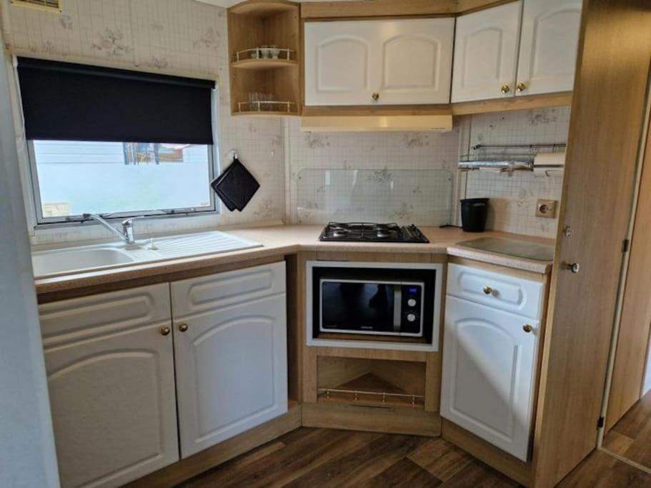 Chalet 14 Met Airco Familiecamping De Tien Heugten Schoonloo Drenthe Eksteriør bilde