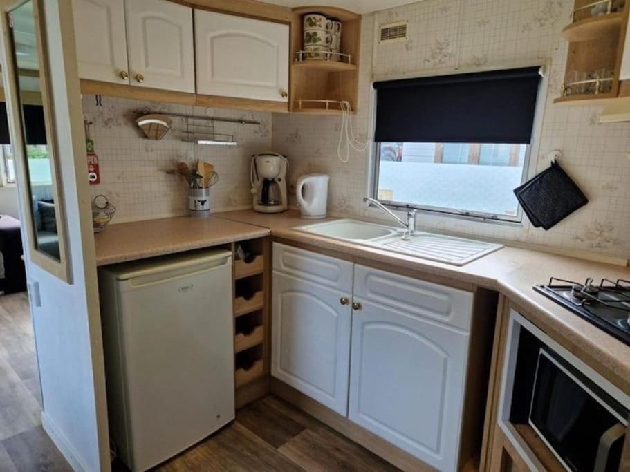 Chalet 14 Met Airco Familiecamping De Tien Heugten Schoonloo Drenthe Eksteriør bilde