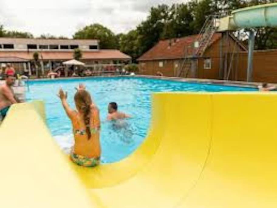 Chalet 14 Met Airco Familiecamping De Tien Heugten Schoonloo Drenthe Eksteriør bilde