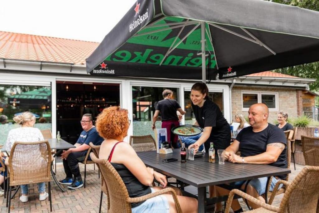 Chalet 14 Met Airco Familiecamping De Tien Heugten Schoonloo Drenthe Eksteriør bilde