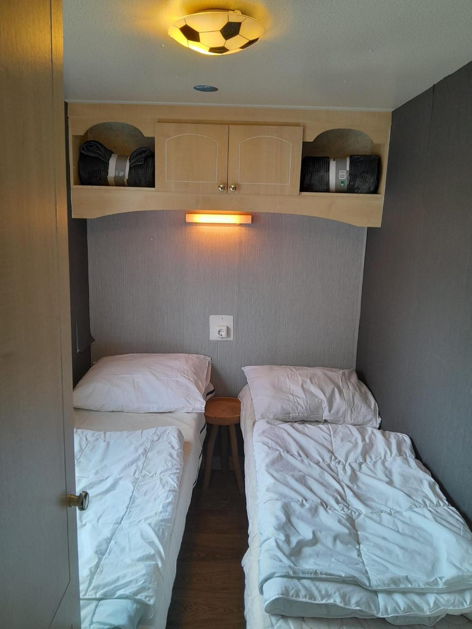 Chalet 14 Met Airco Familiecamping De Tien Heugten Schoonloo Drenthe Eksteriør bilde