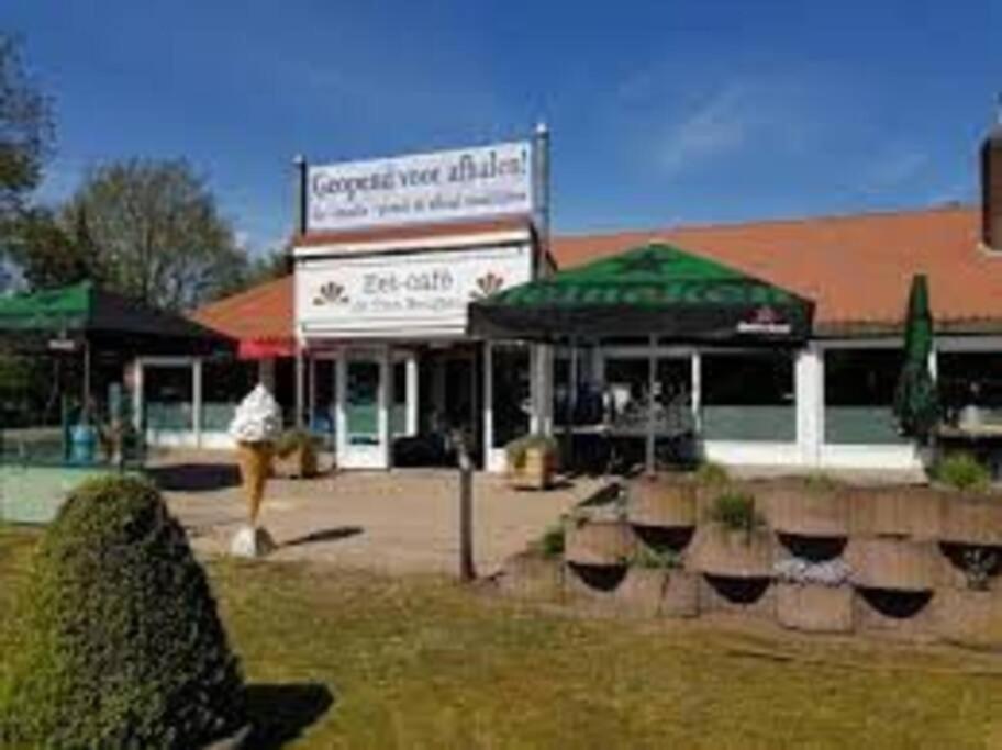 Chalet 14 Met Airco Familiecamping De Tien Heugten Schoonloo Drenthe Eksteriør bilde